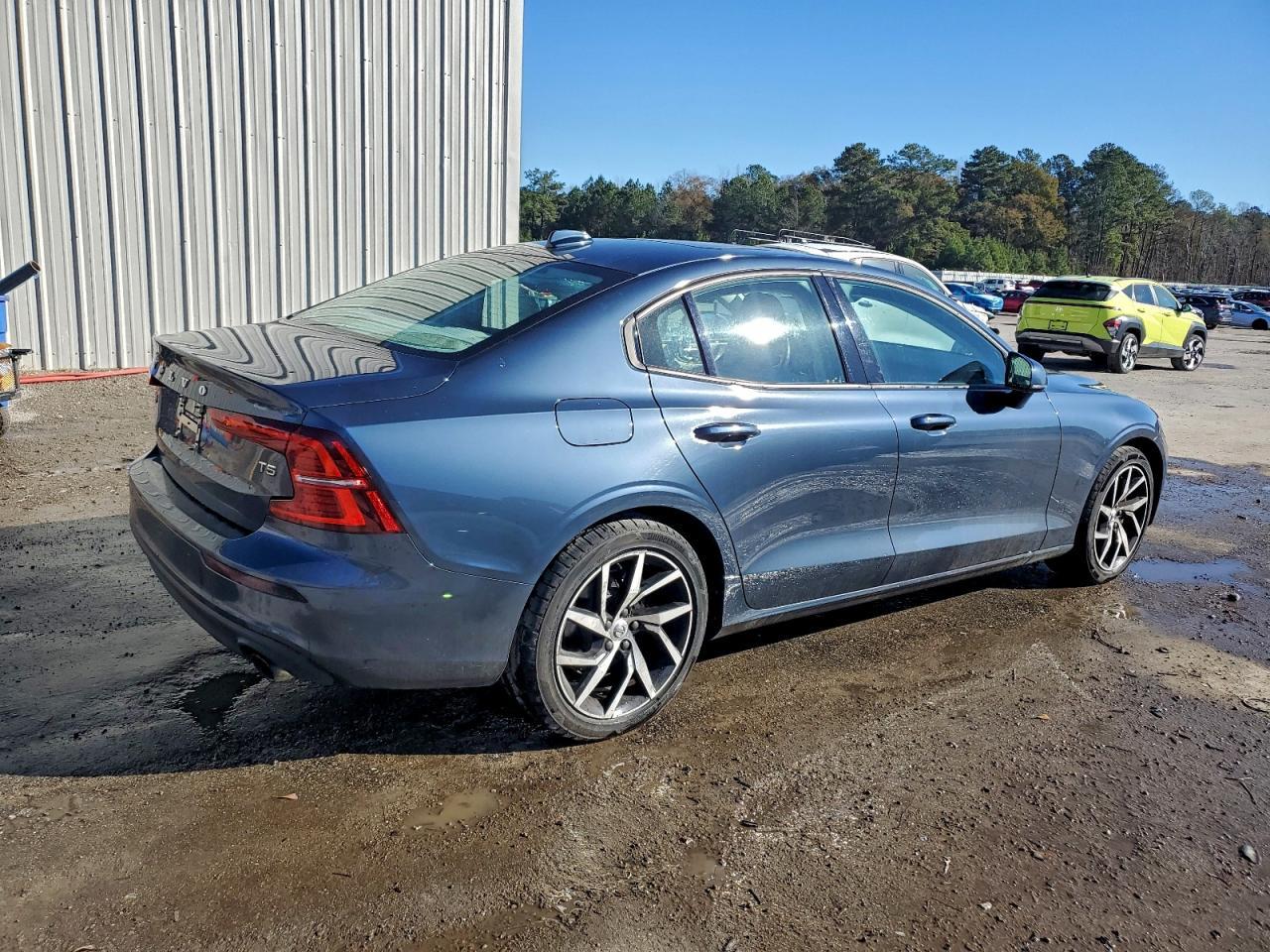 2019 VOLVO S60