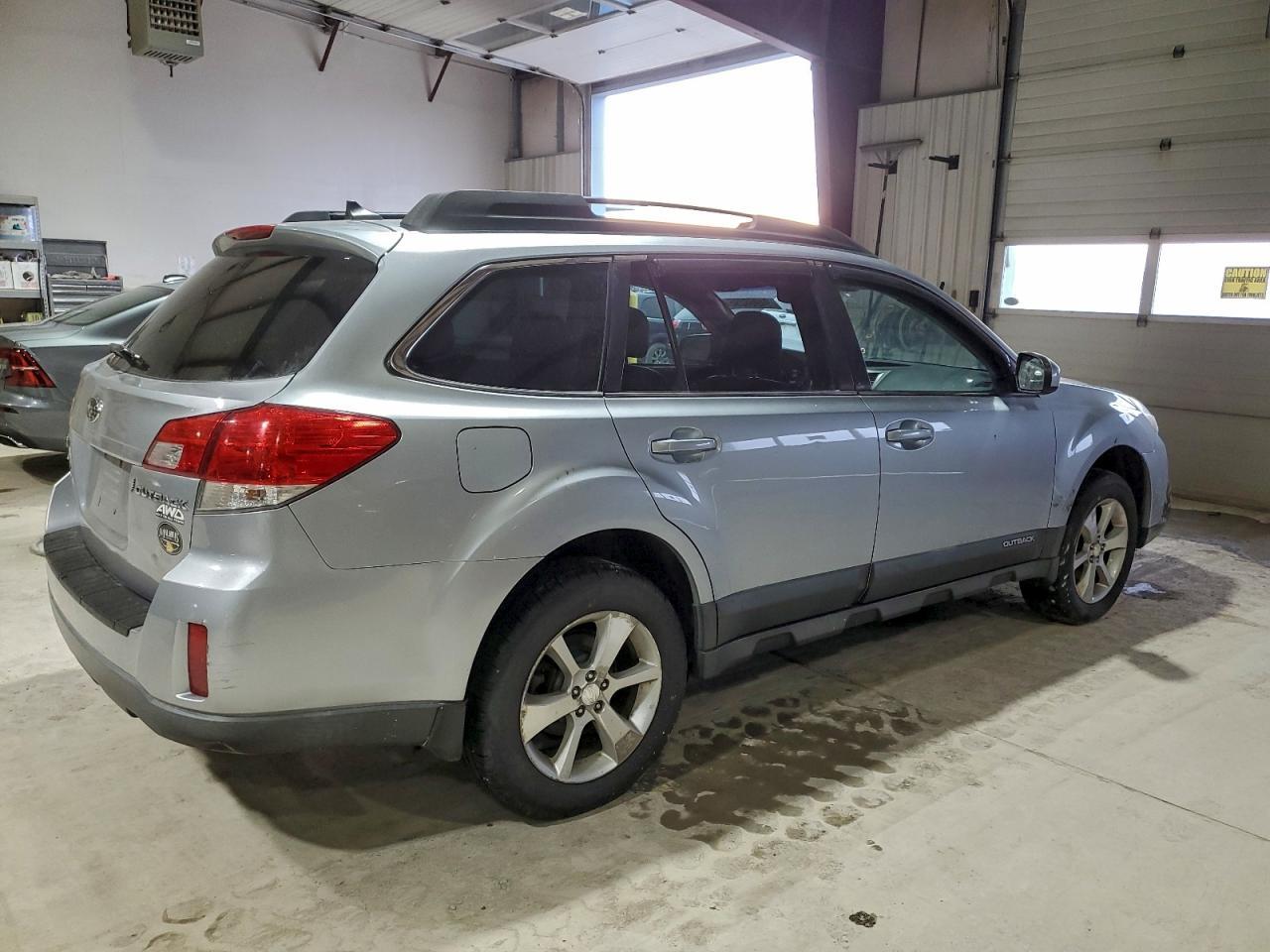 2013 SUBARU Outback