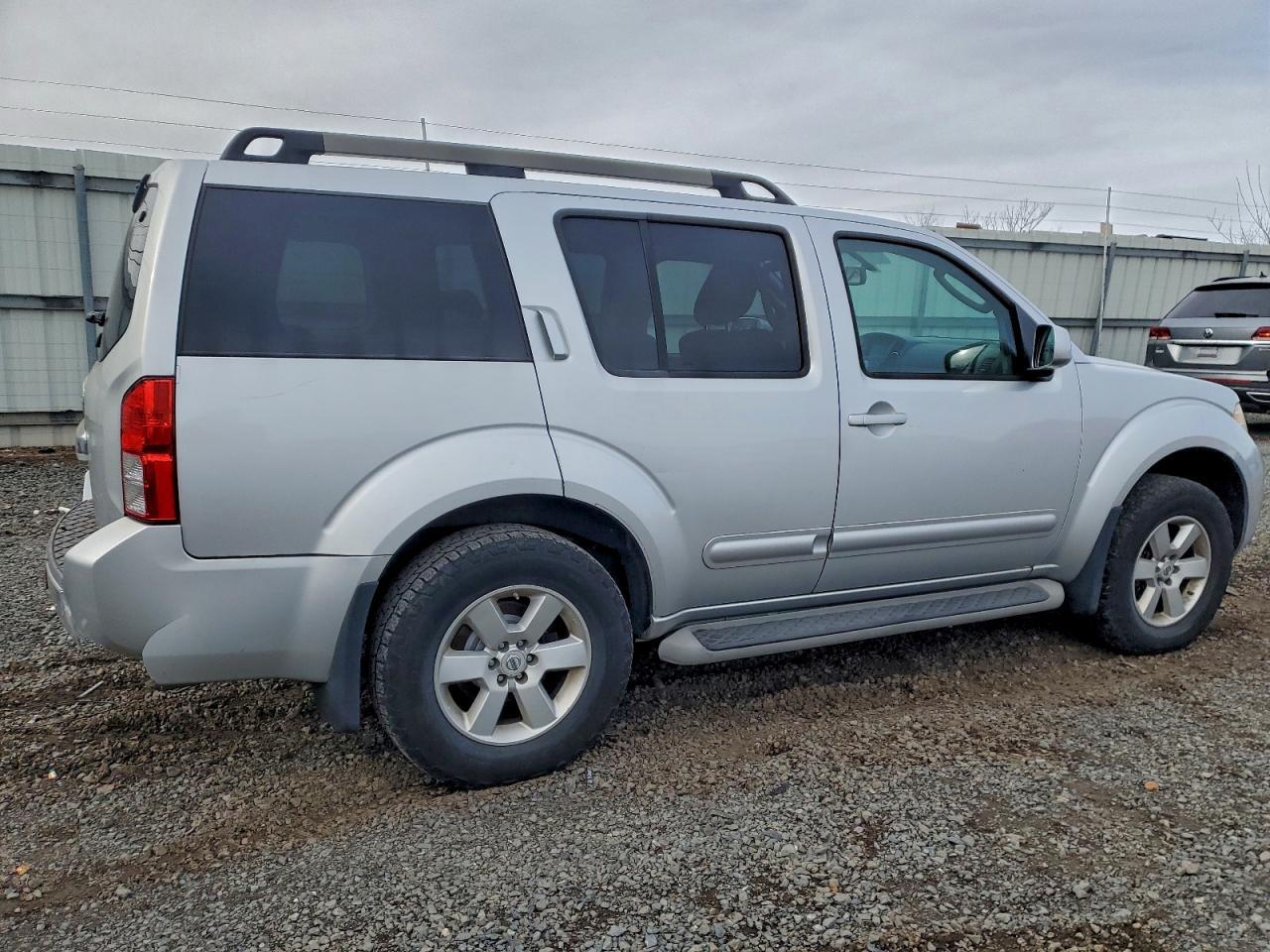 2011 NISSAN PATHFINDER
