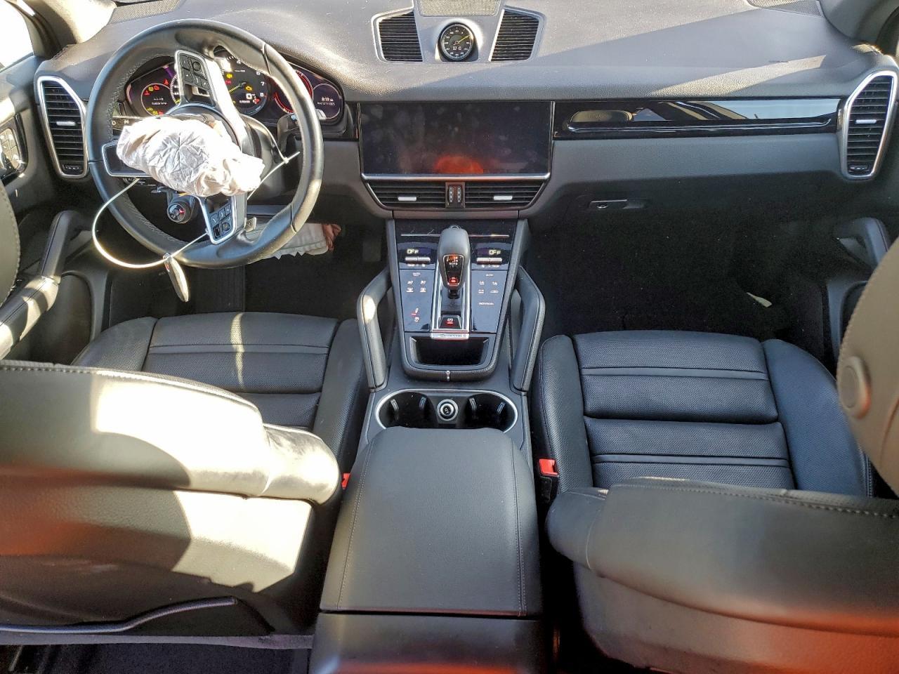 2022 PORSCHE CAYENNE