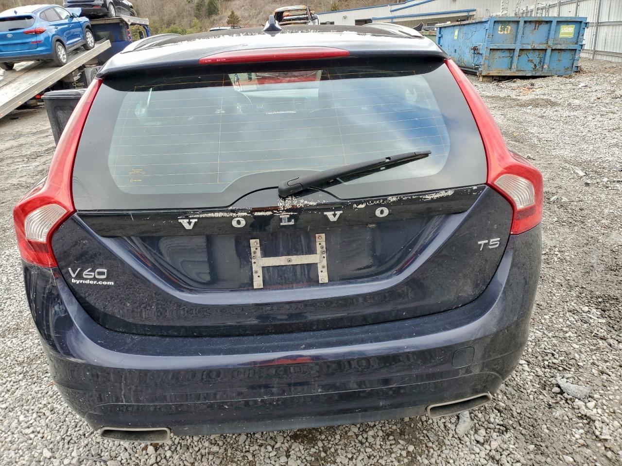2017 VOLVO V60