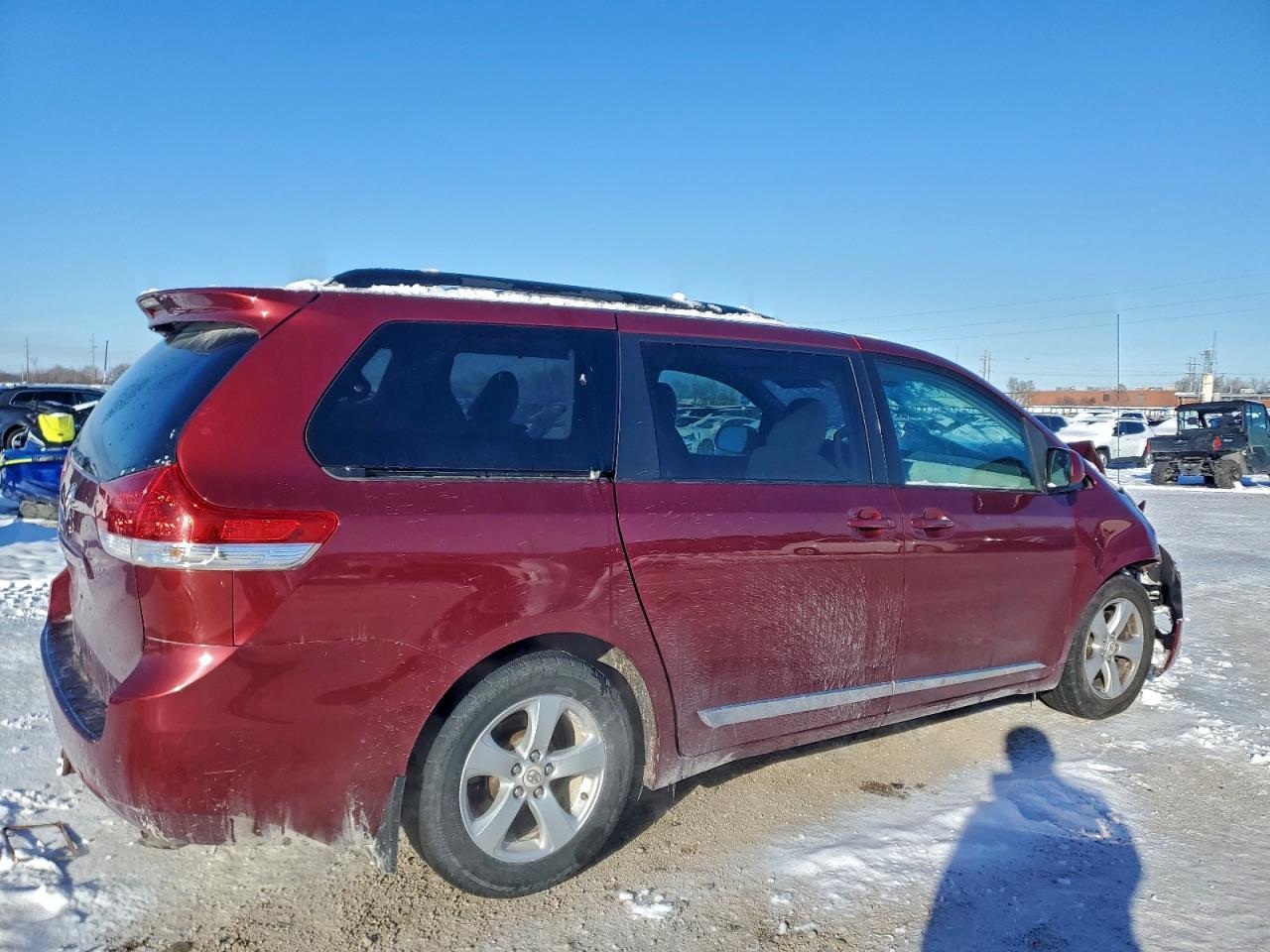 2012 TOYOTA SIENNA