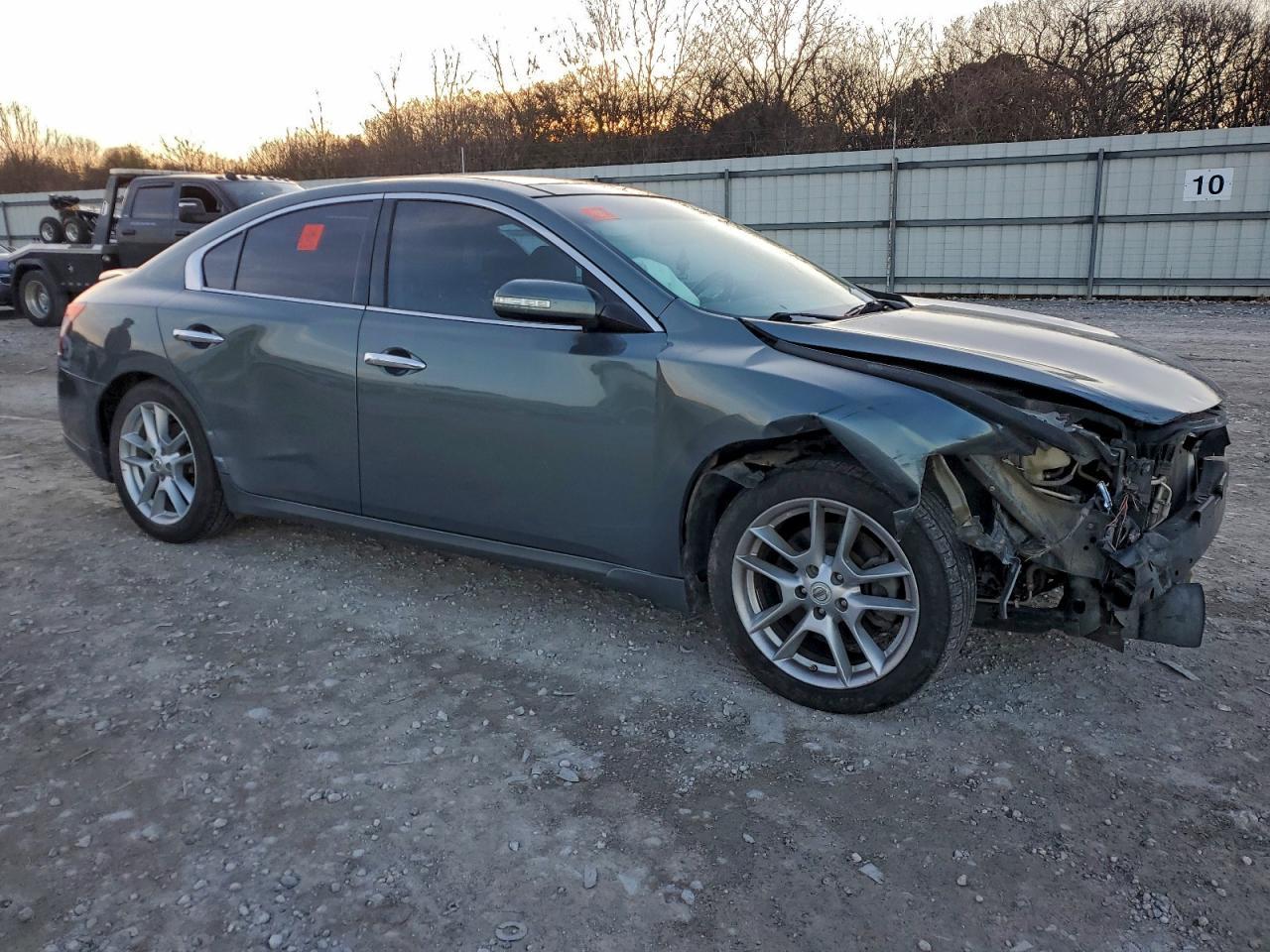 2010 NISSAN Maxima