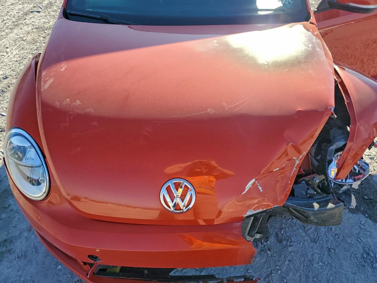 2016 VOLKSWAGEN Beetle