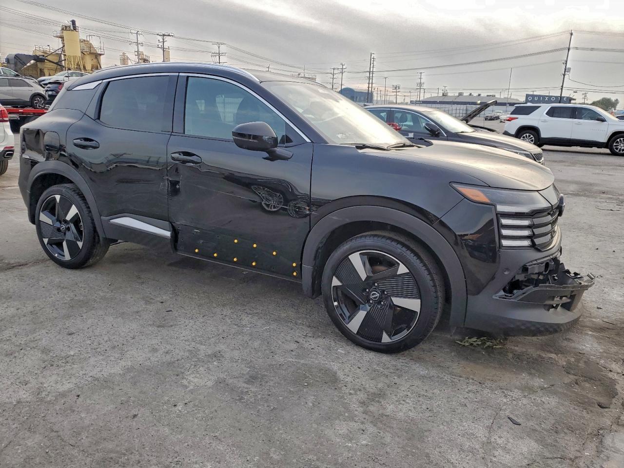 2025 NISSAN KICKS