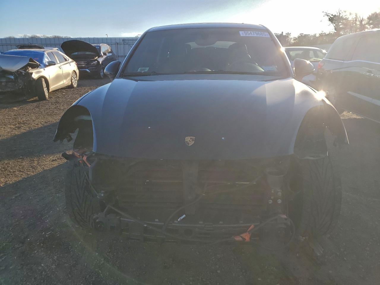 2017 PORSCHE CAYENNE