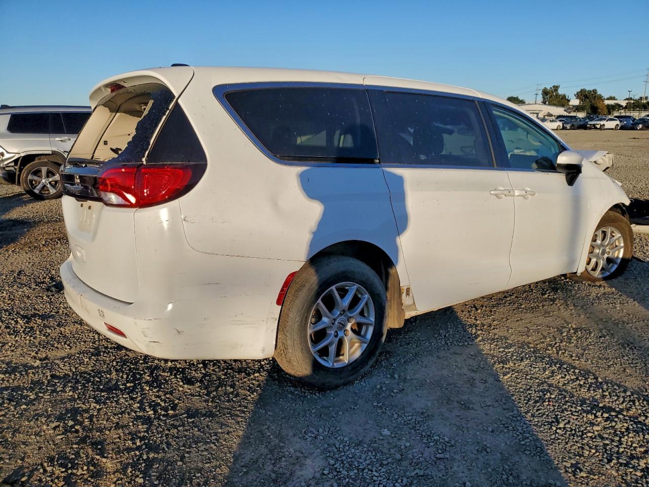 2022 CHRYSLER Voyager