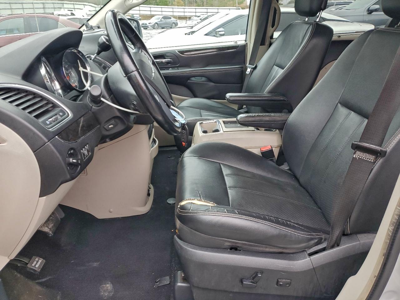 2012 CHRYSLER Town & Country