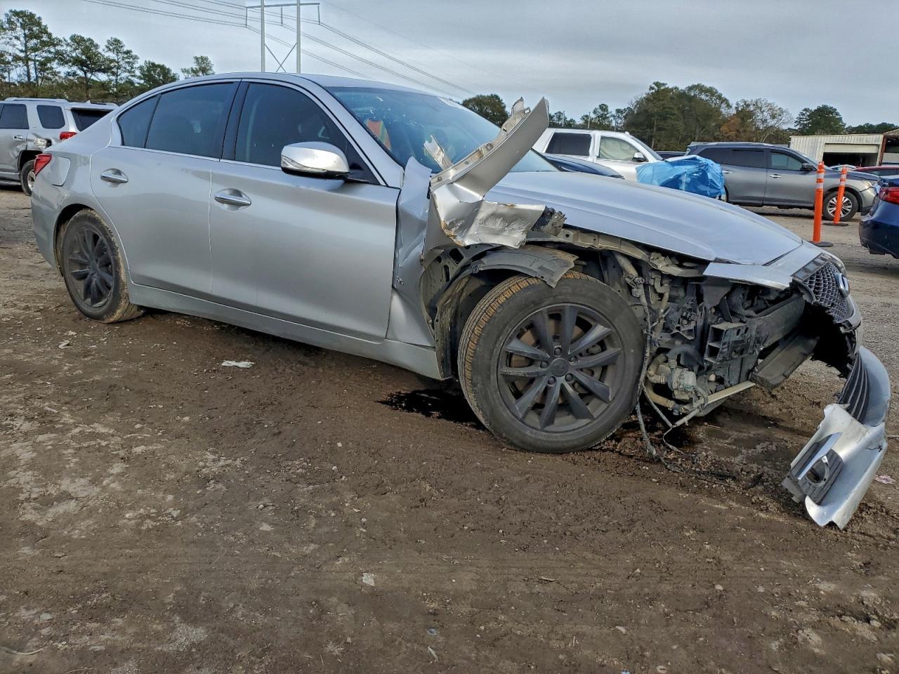 2016 INFINITI Q50