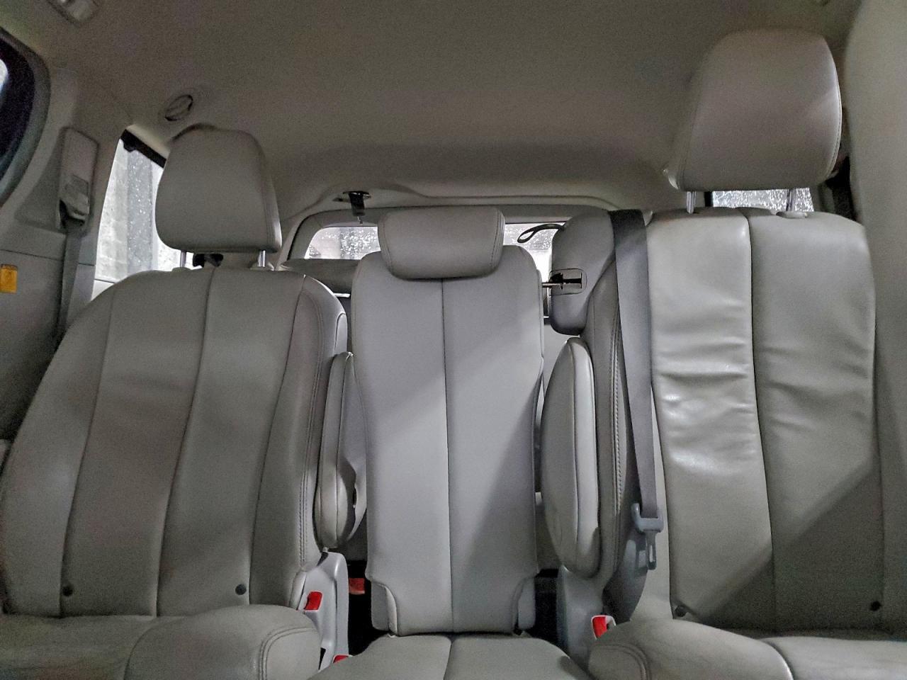 2013 TOYOTA SIENNA
