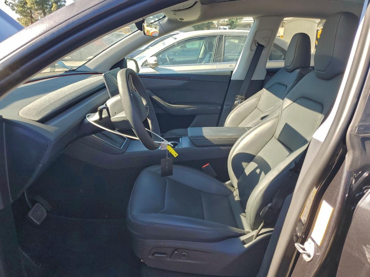2026 TESLA MODEL Y
