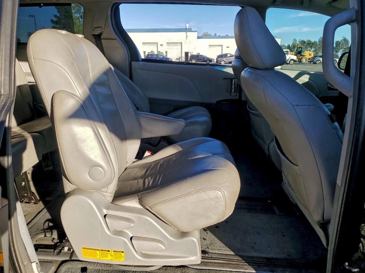 2014 TOYOTA SIENNA