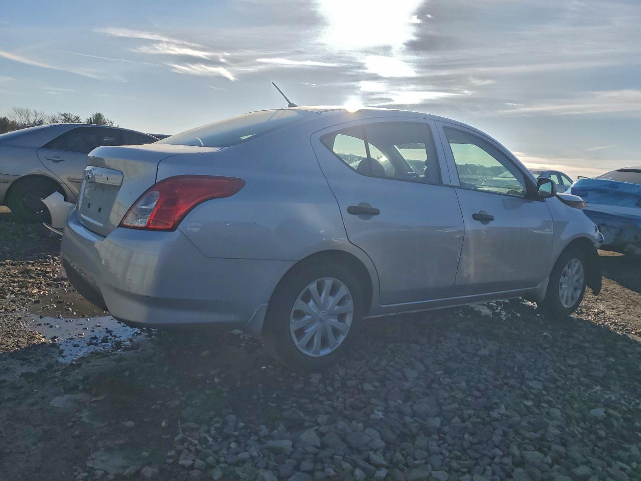 2015 NISSAN VERSA