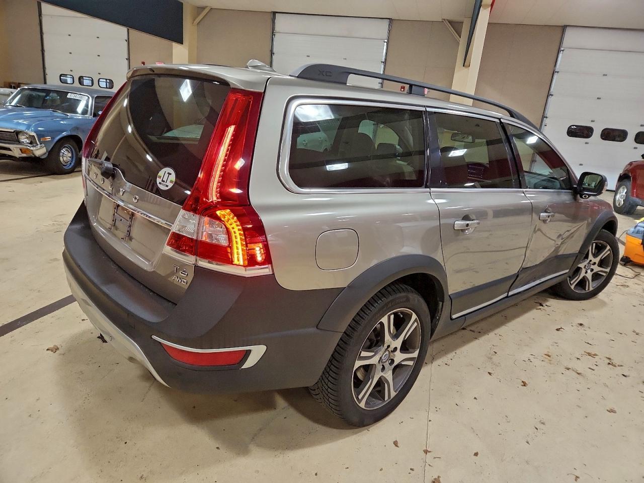 2014 VOLVO XC70