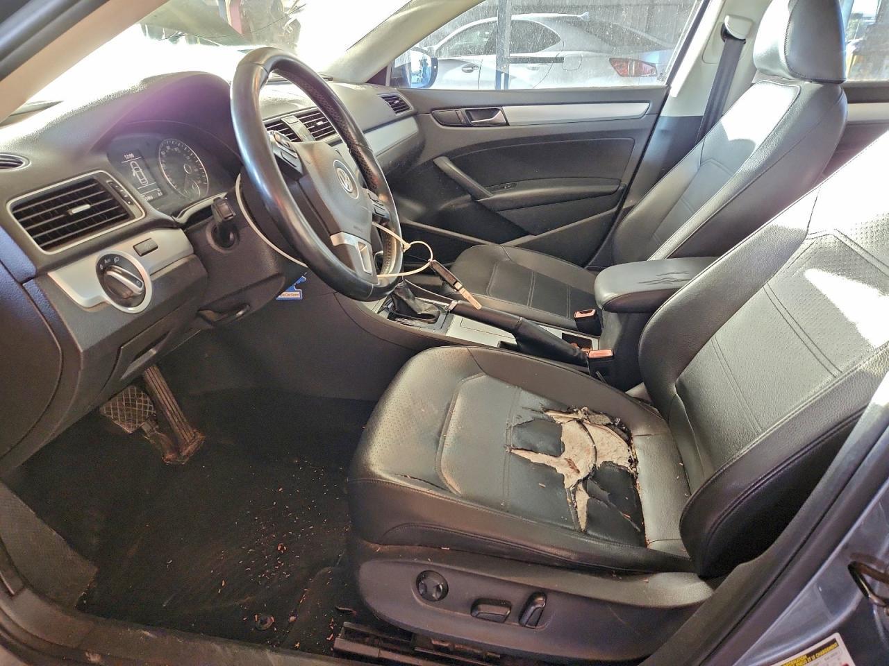 2012 VOLKSWAGEN Passat