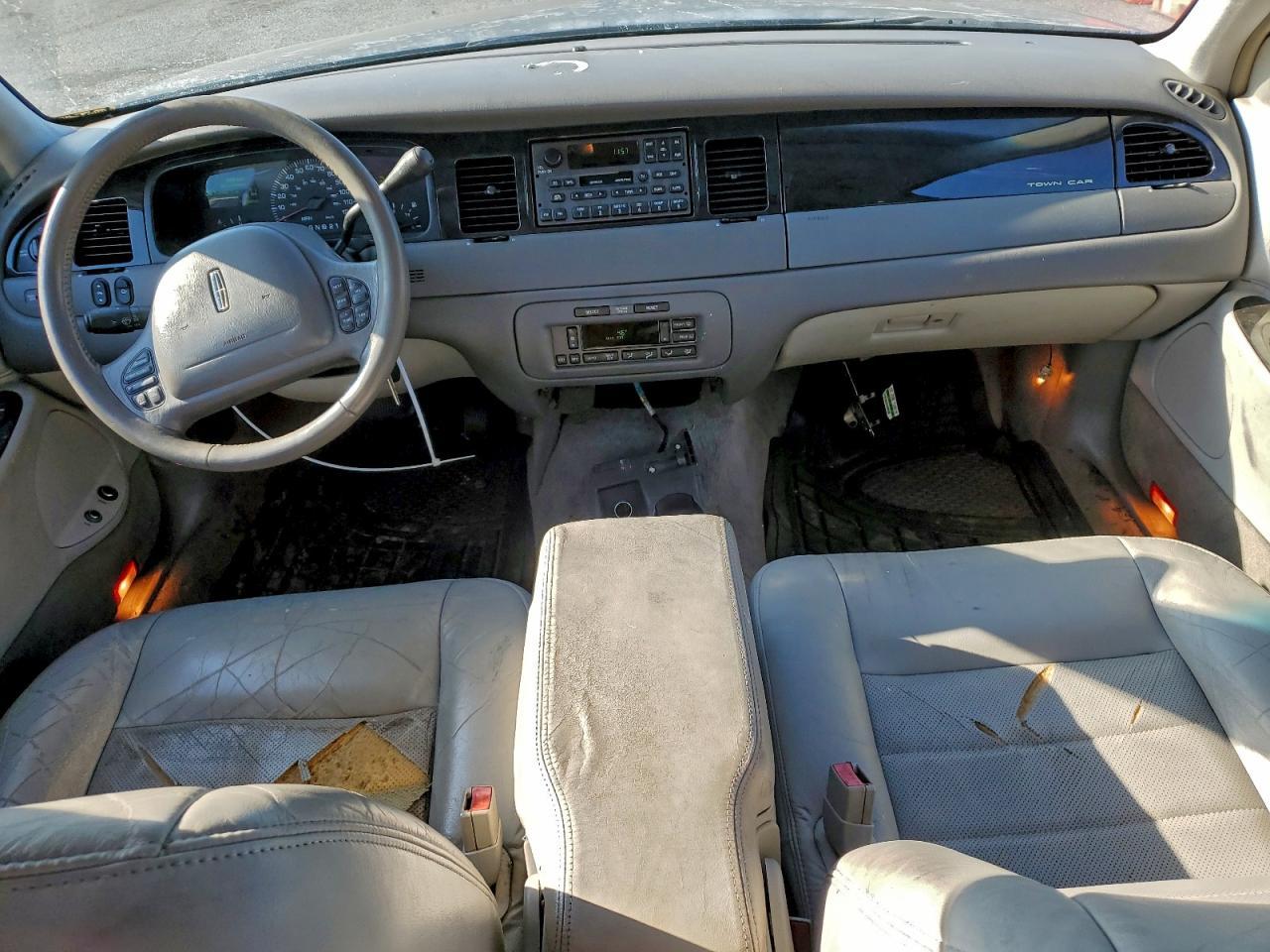 2002 LINCOLN Town Car