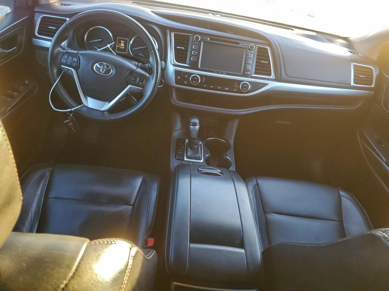2016 TOYOTA HIGHLANDER