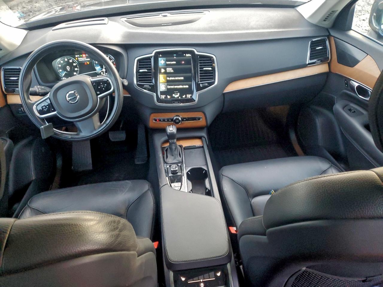 2022 VOLVO XC90