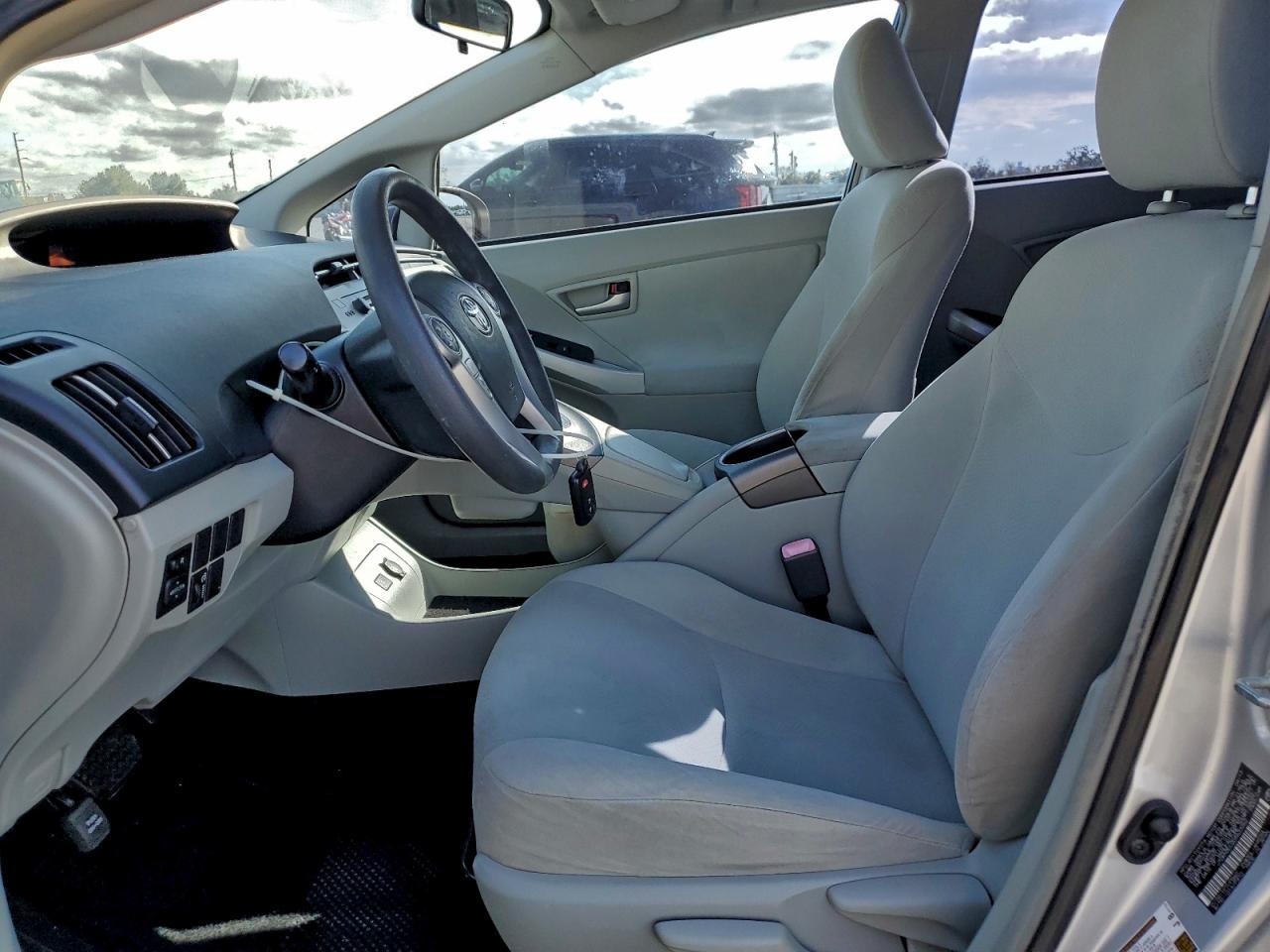 2013 TOYOTA PRIUS