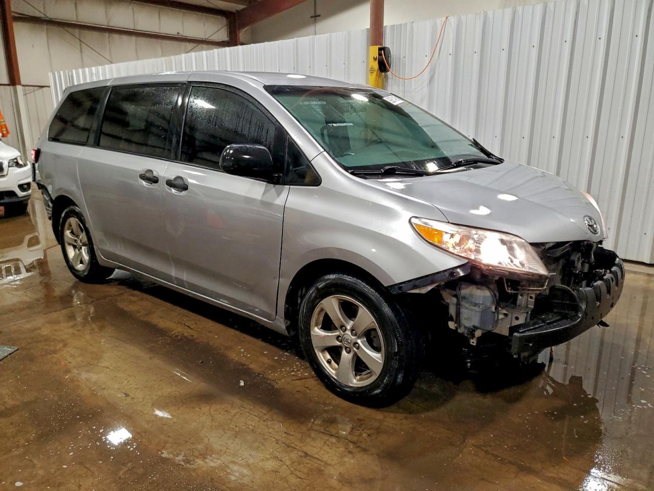 2017 TOYOTA SIENNA