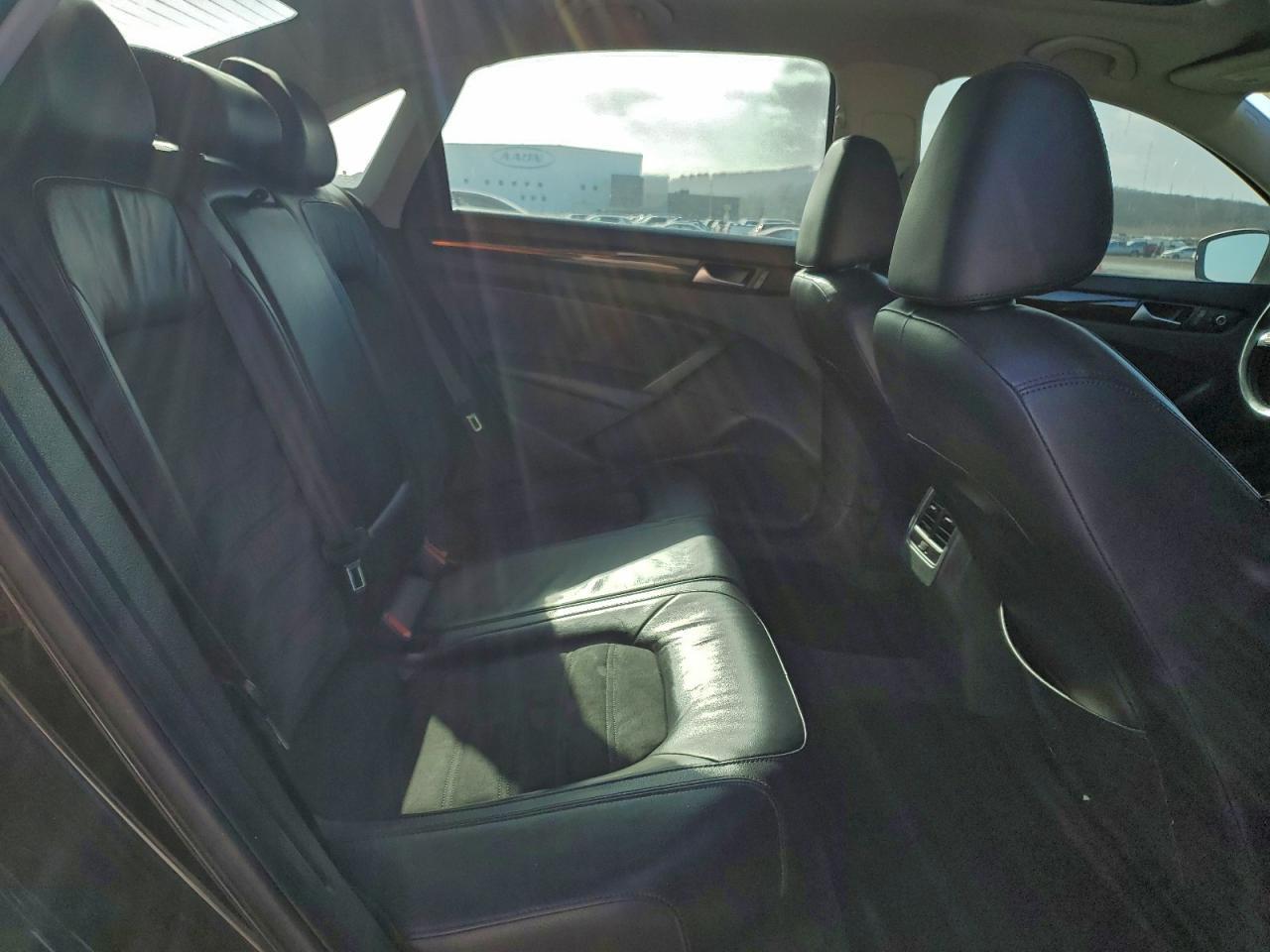 2014 VOLKSWAGEN Passat