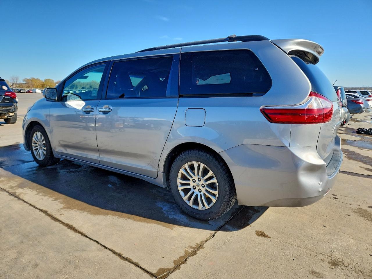 2016 TOYOTA SIENNA