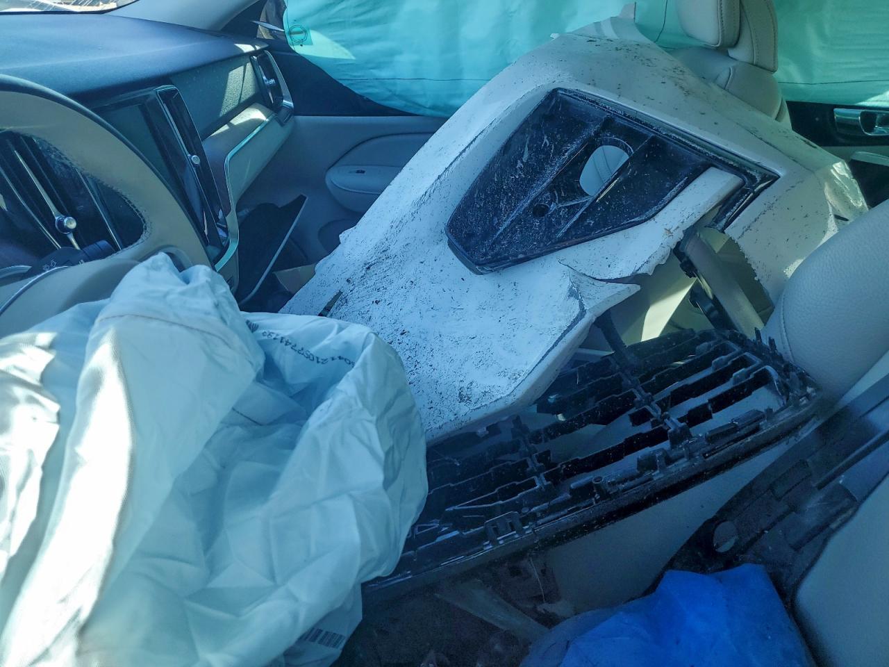 2021 VOLVO S60