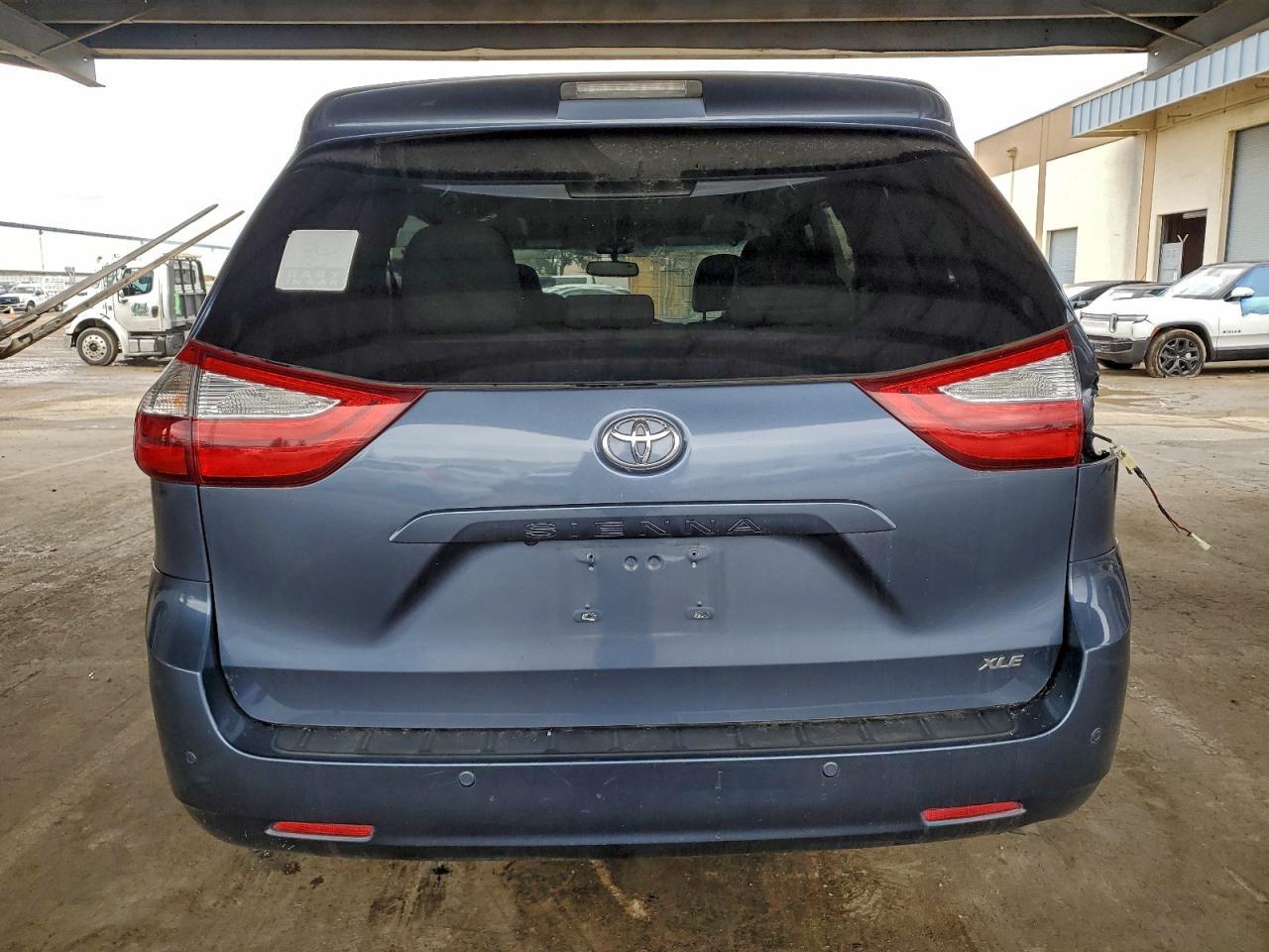 2017 TOYOTA SIENNA