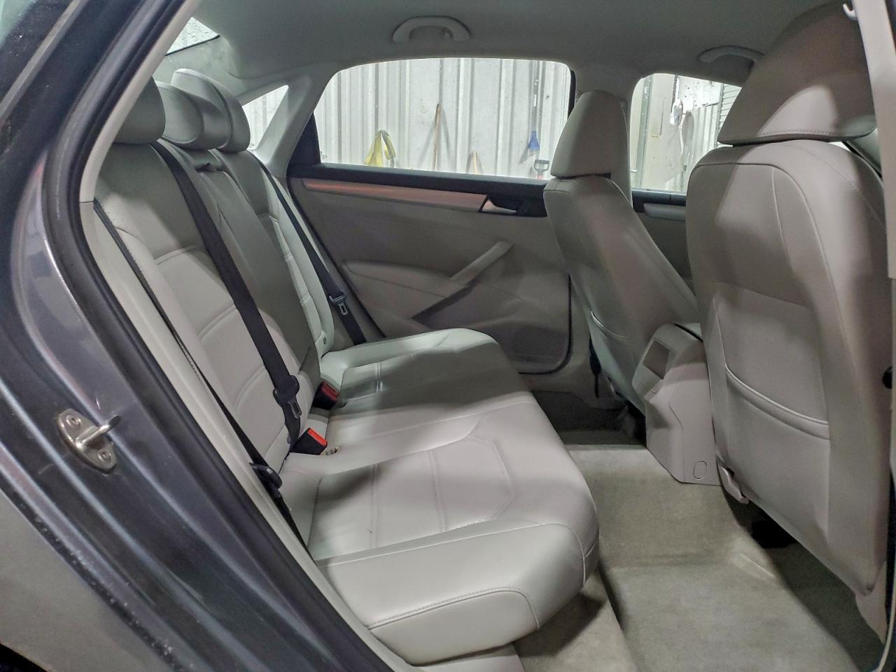 2015 VOLKSWAGEN Passat