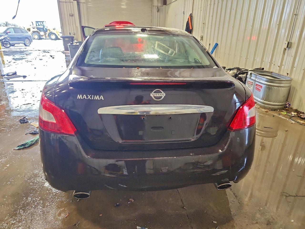2011 NISSAN Maxima