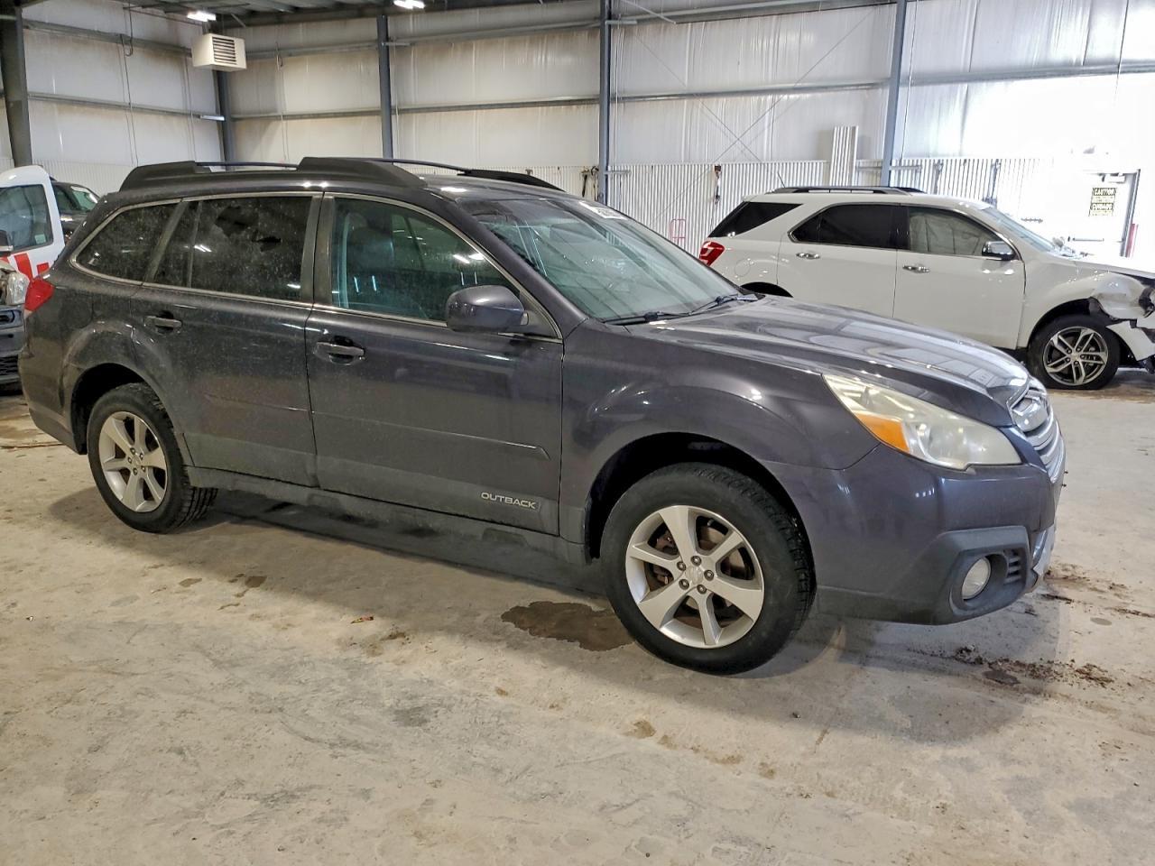 2013 SUBARU Outback