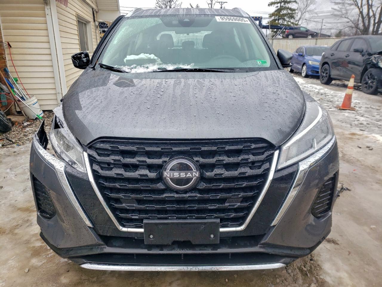 2024 NISSAN KICKS