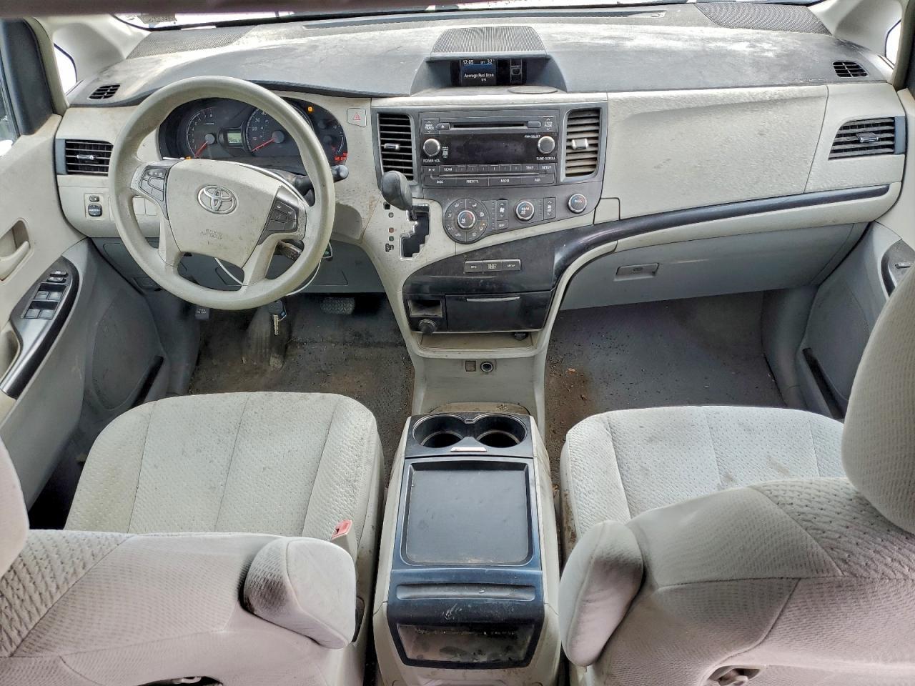 2011 TOYOTA SIENNA