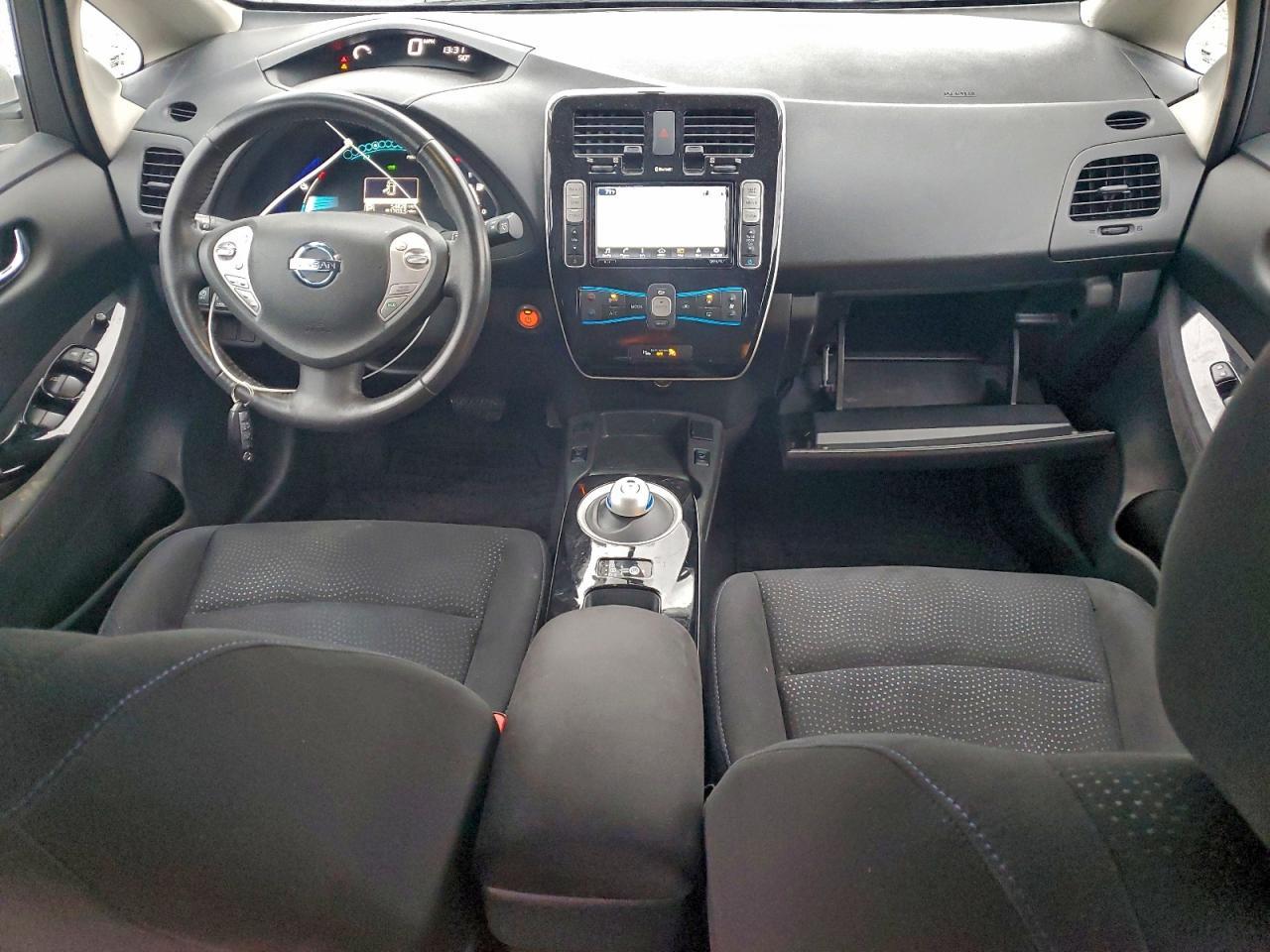 2017 NISSAN LEAF