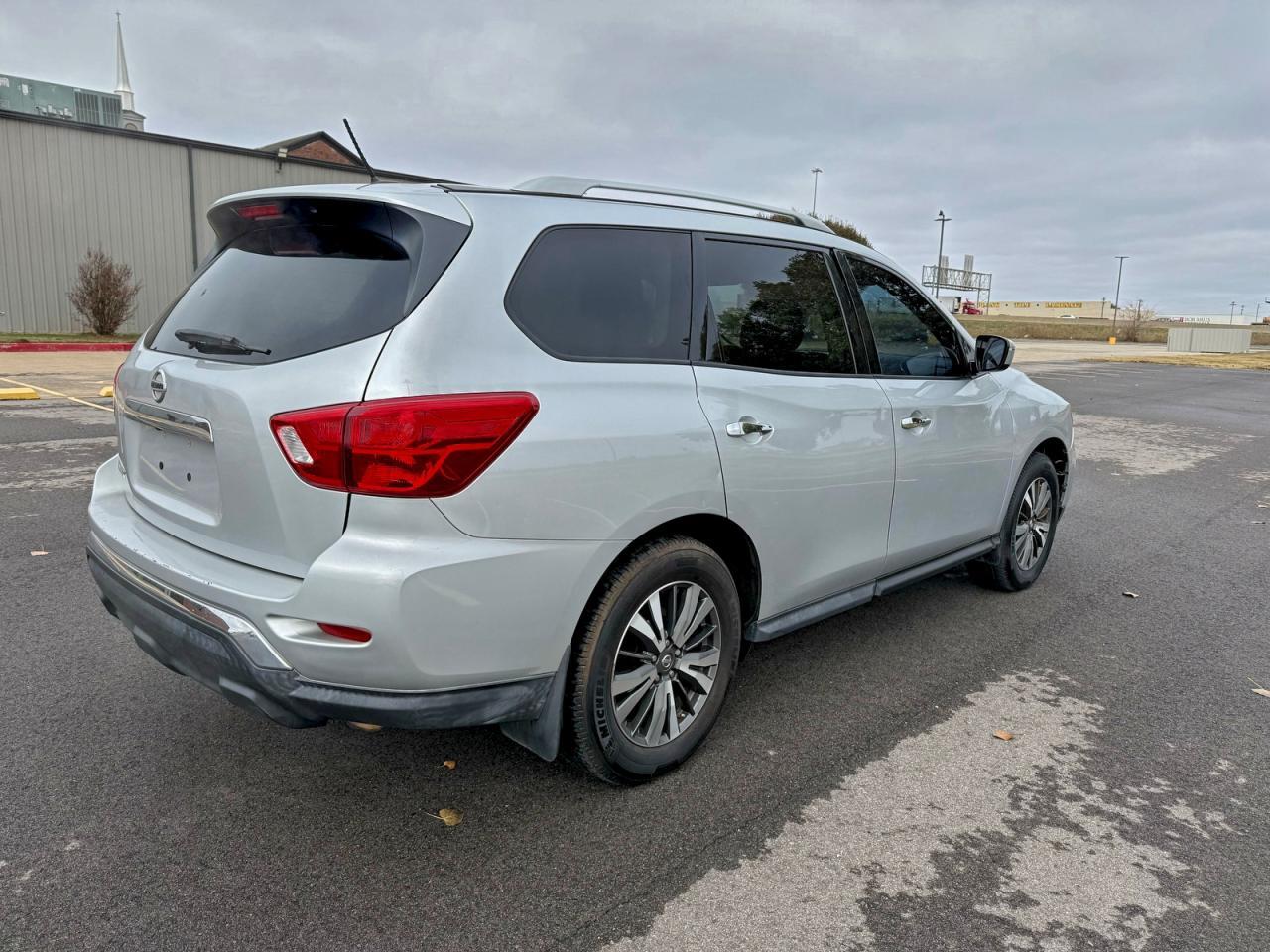 2017 NISSAN PATHFINDER