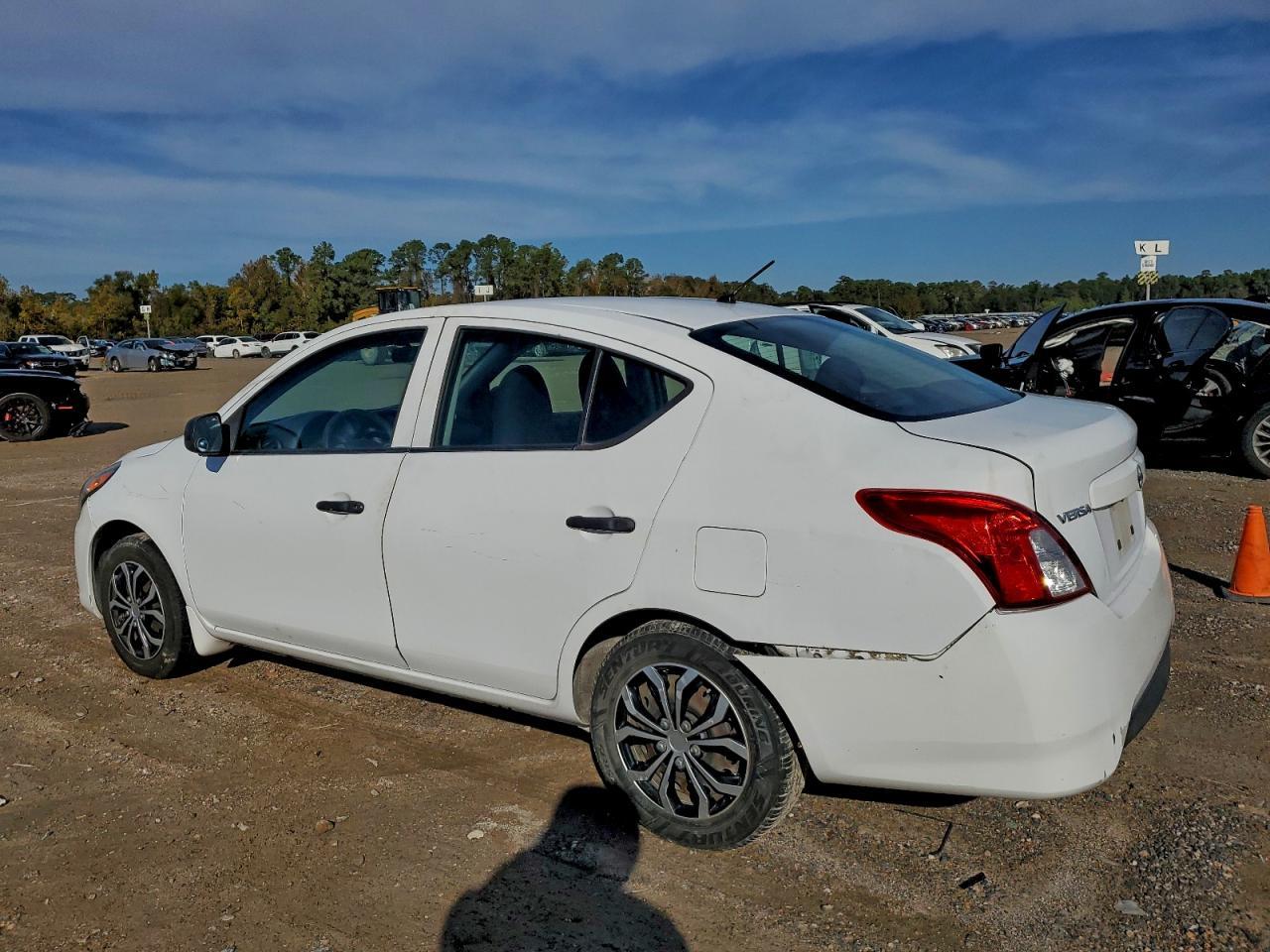 2015 NISSAN VERSA