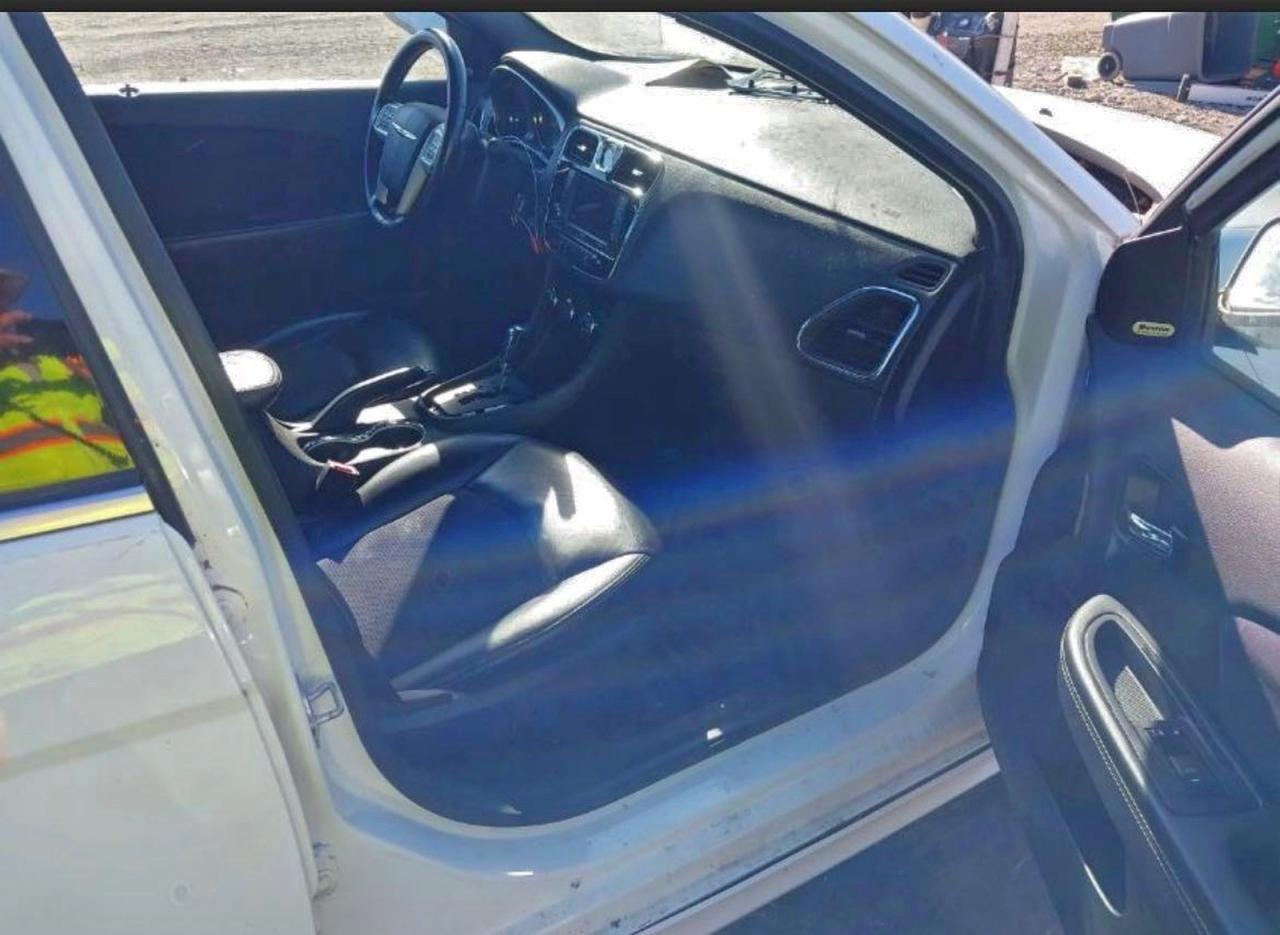 2014 CHRYSLER 200