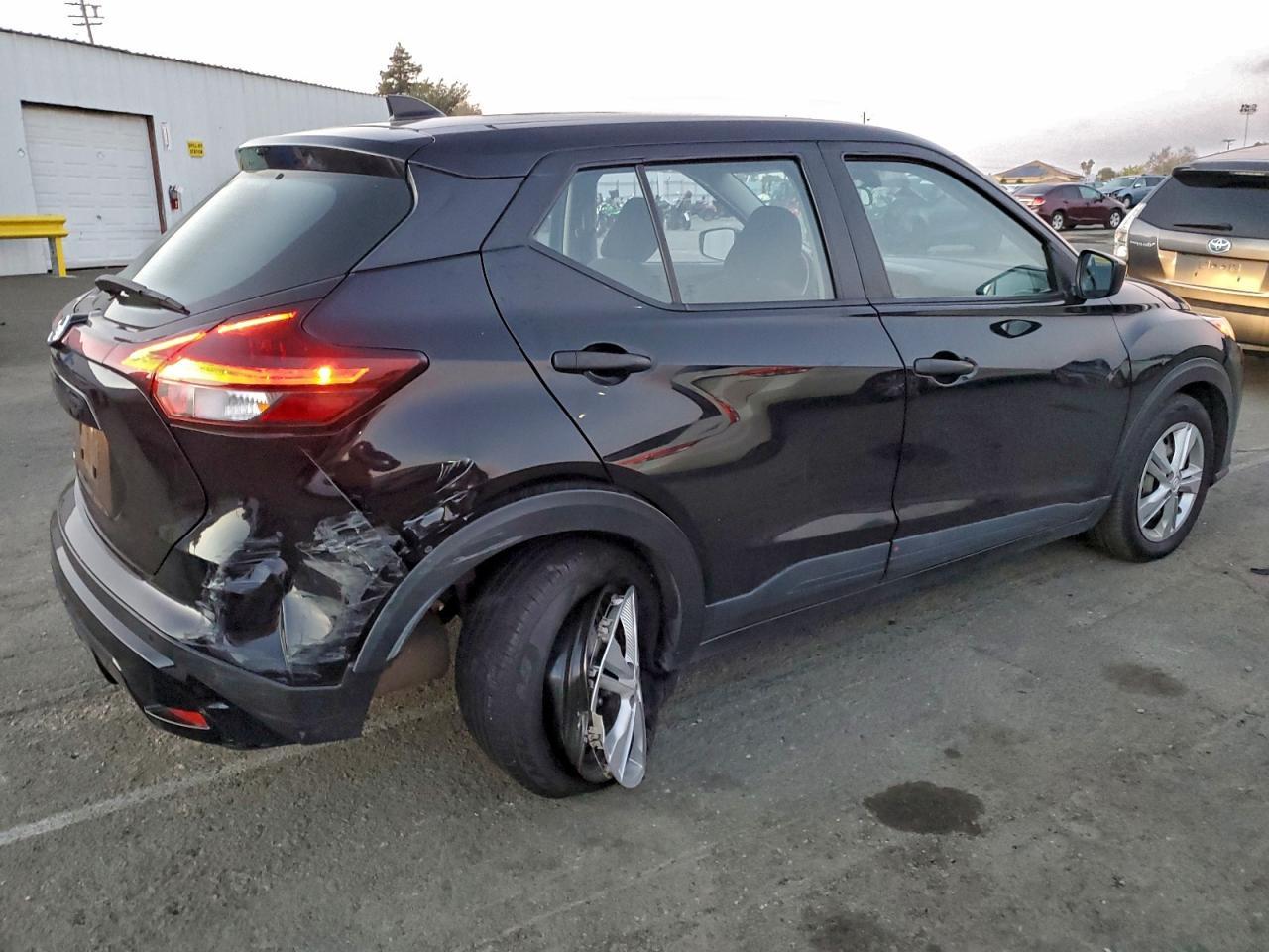 2021 NISSAN KICKS