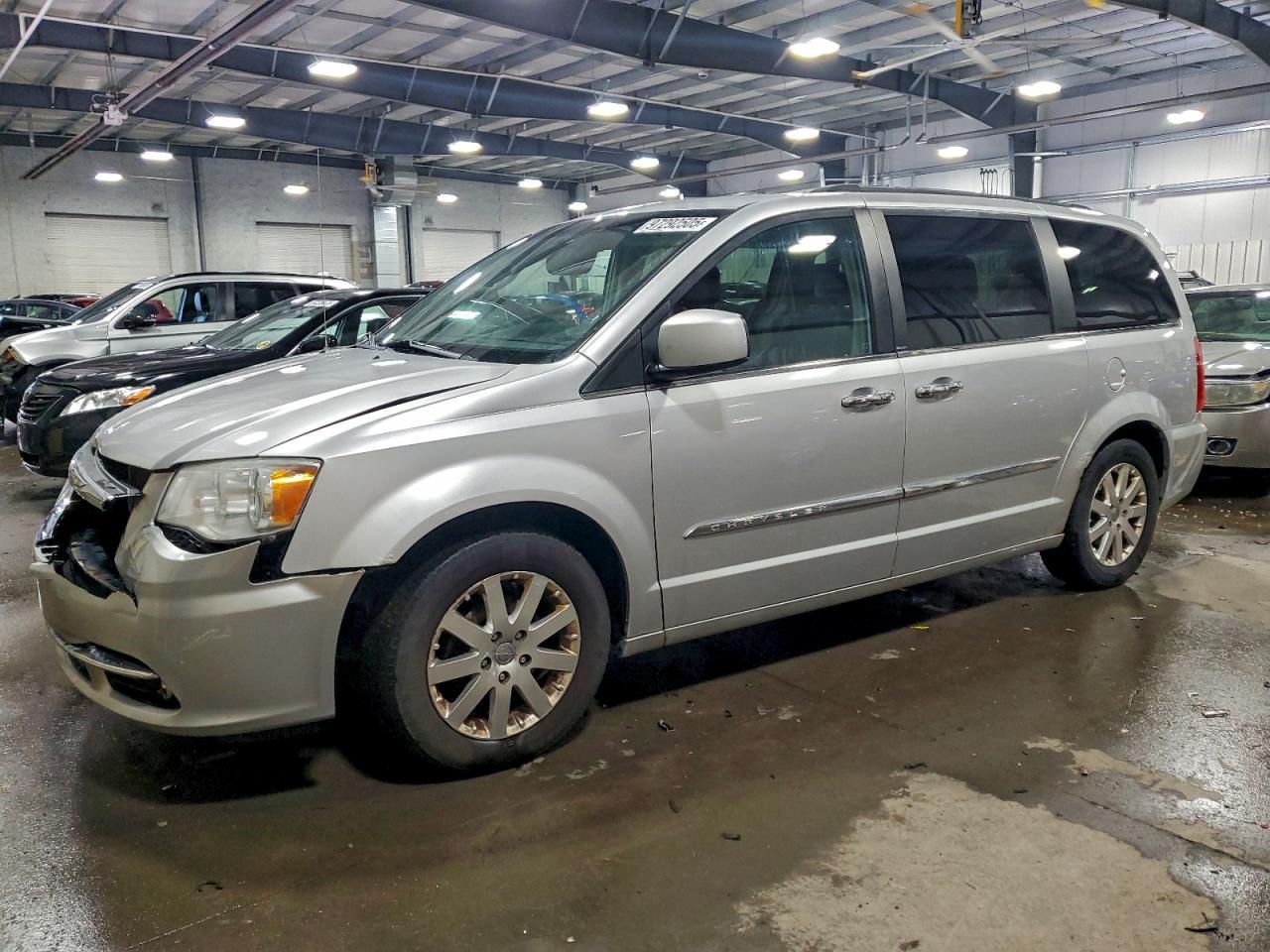 2011 CHRYSLER Town & Country
