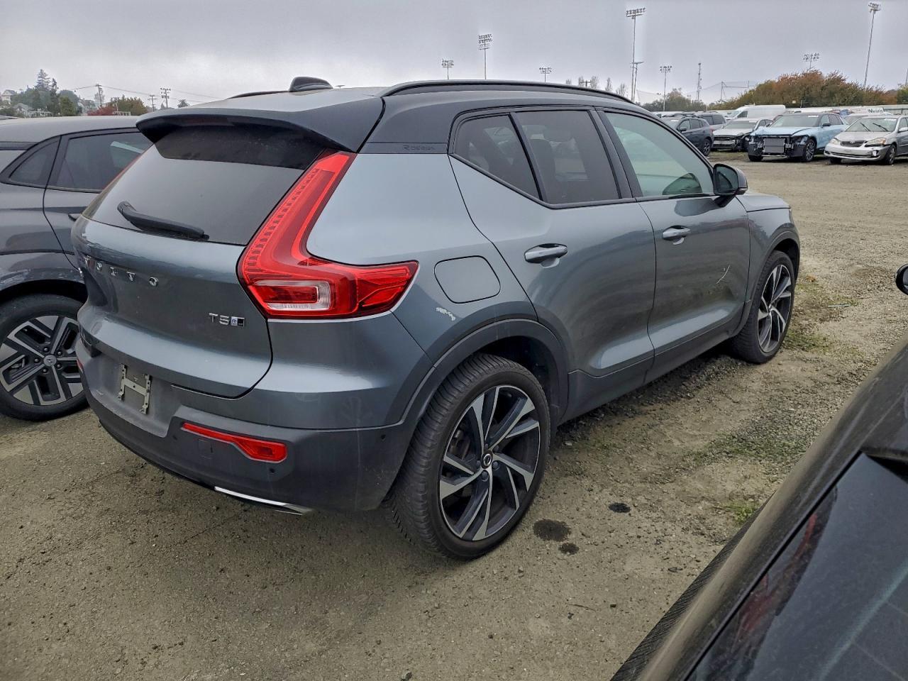 2019 VOLVO XC40