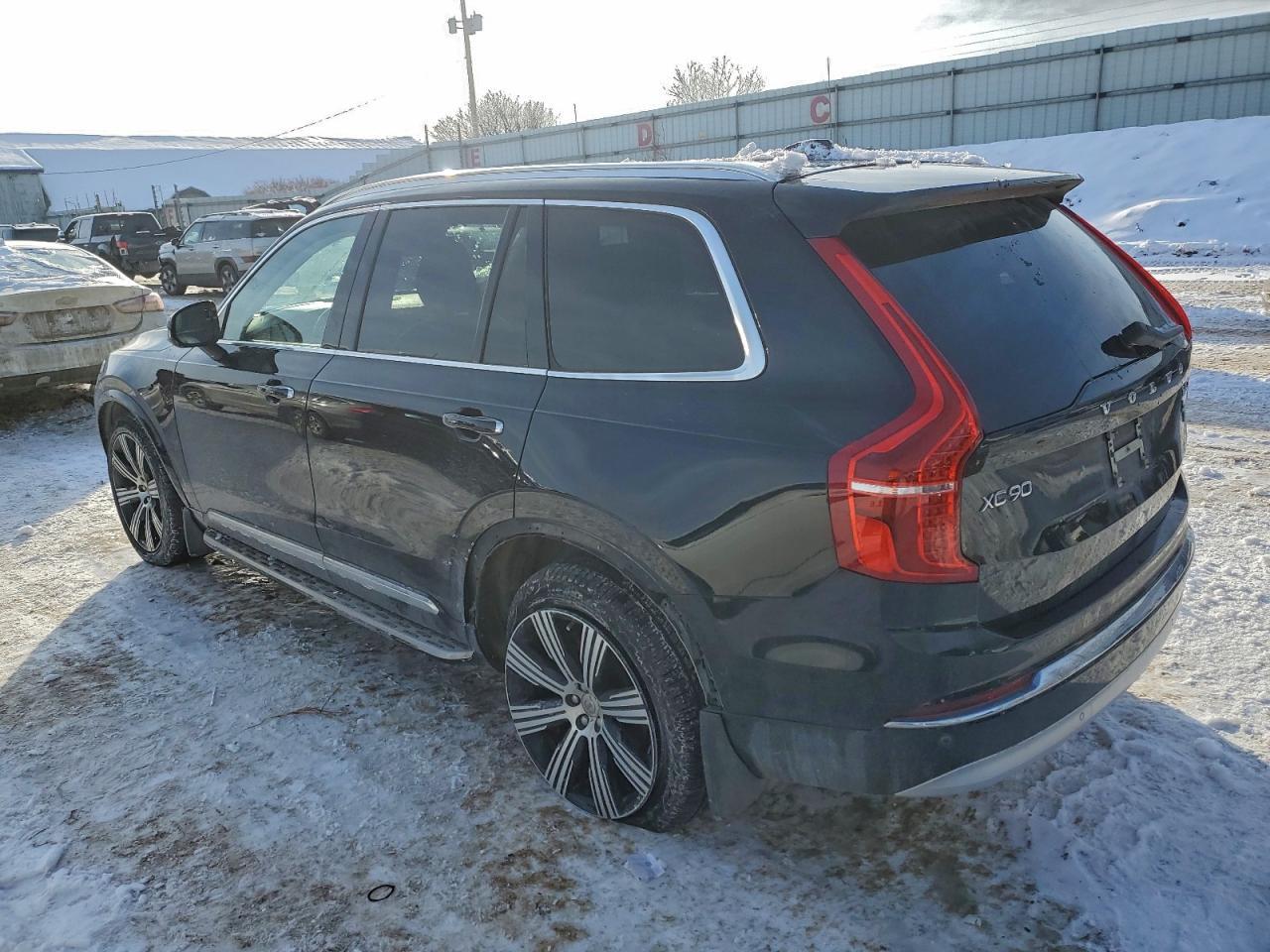 2022 VOLVO XC90