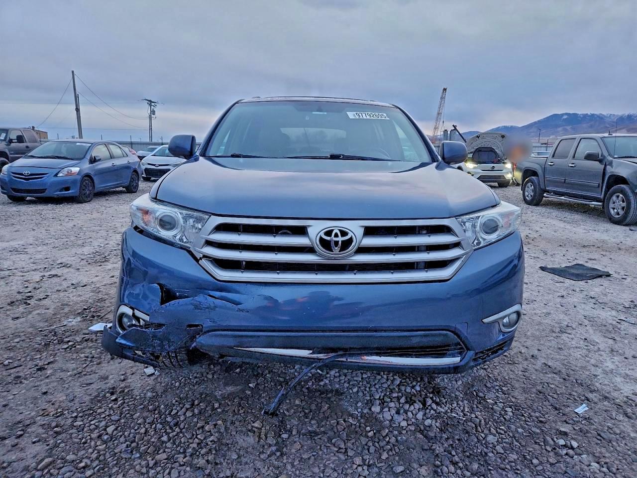 2011 TOYOTA HIGHLANDER