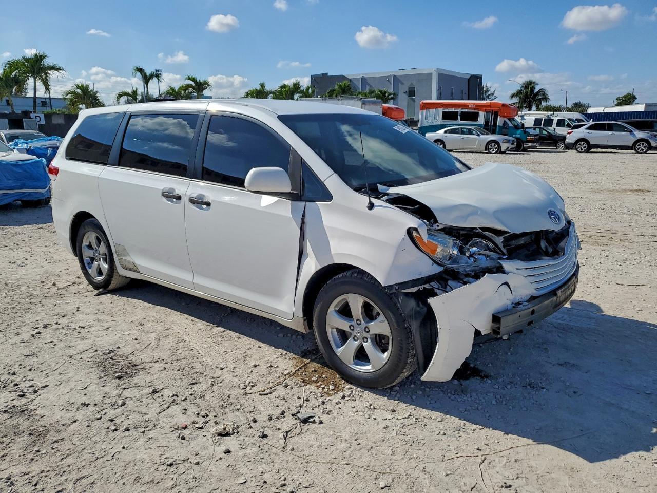 2013 TOYOTA SIENNA