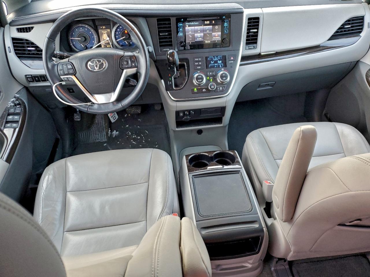 2016 TOYOTA SIENNA