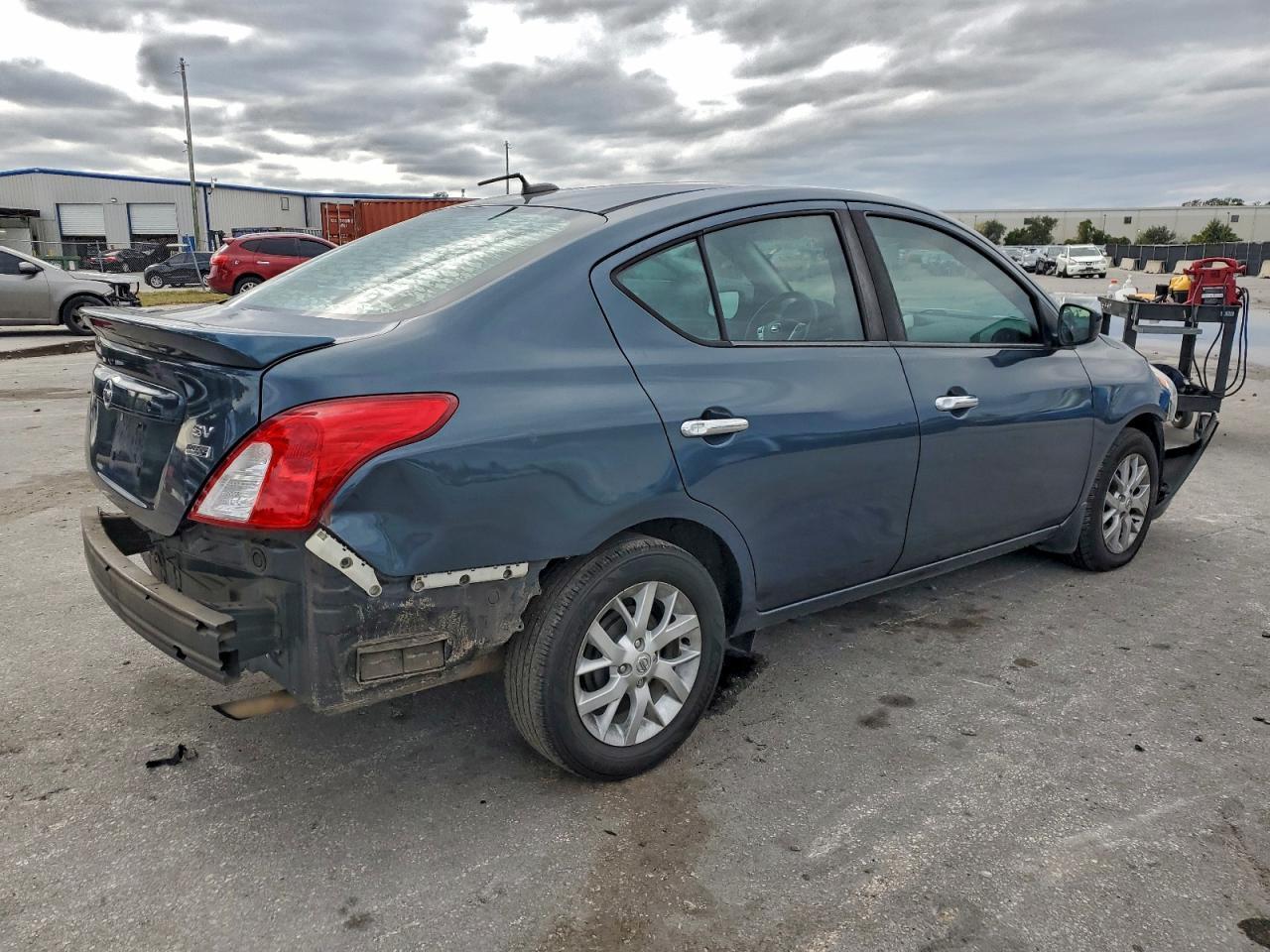 2017 NISSAN VERSA