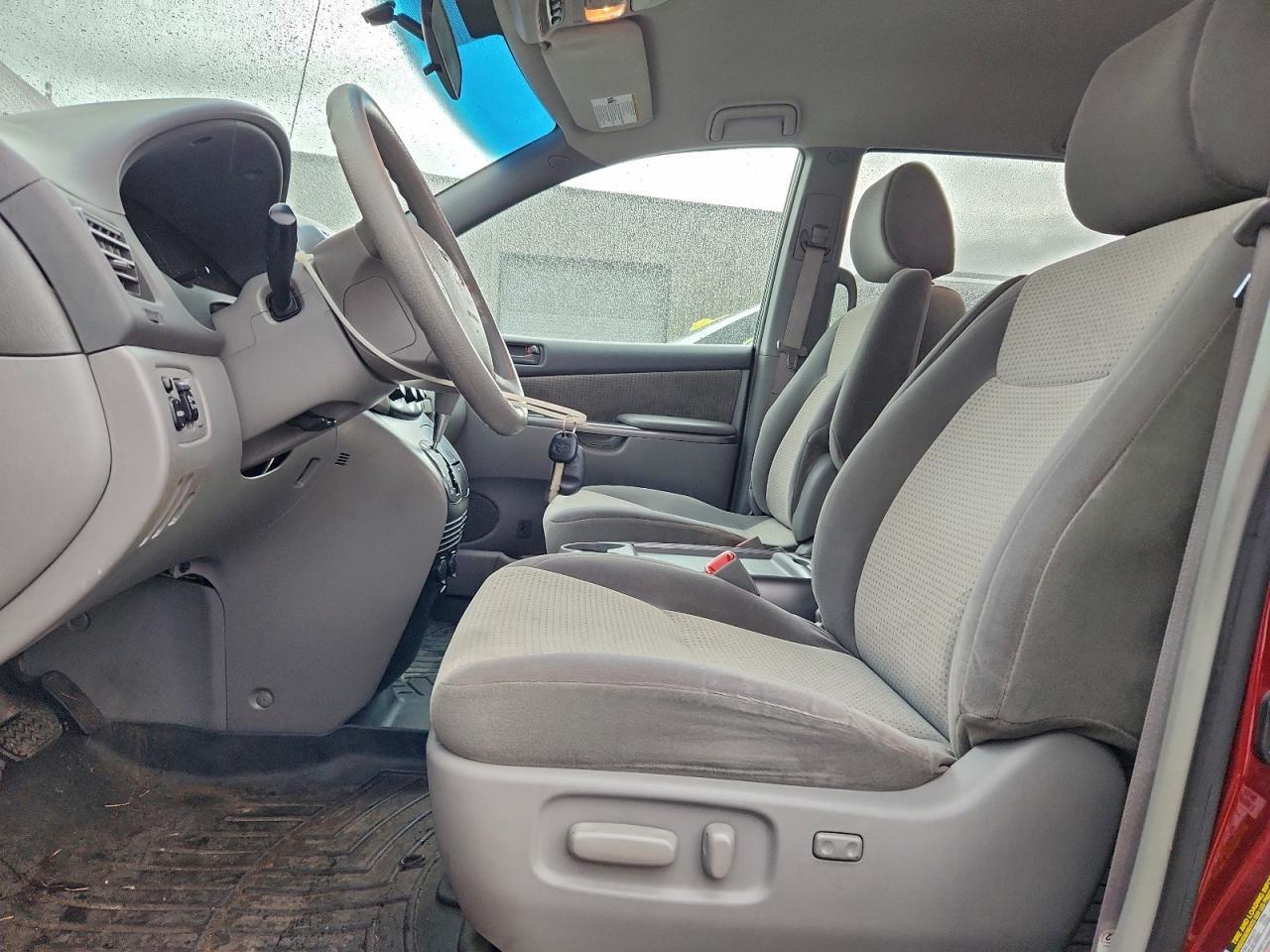 2009 TOYOTA SIENNA