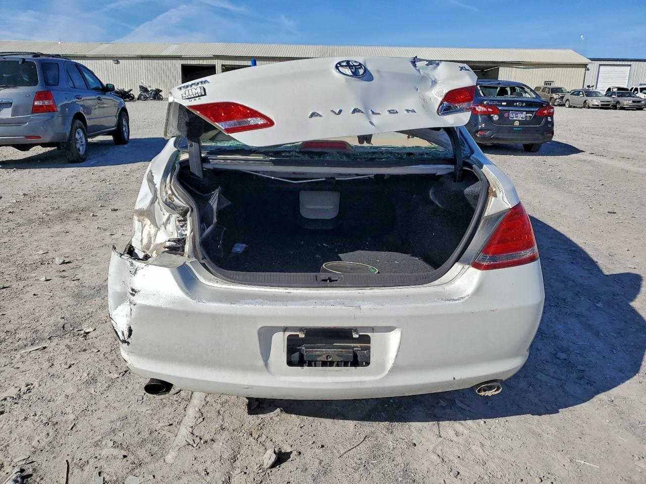 2005 TOYOTA Avalon