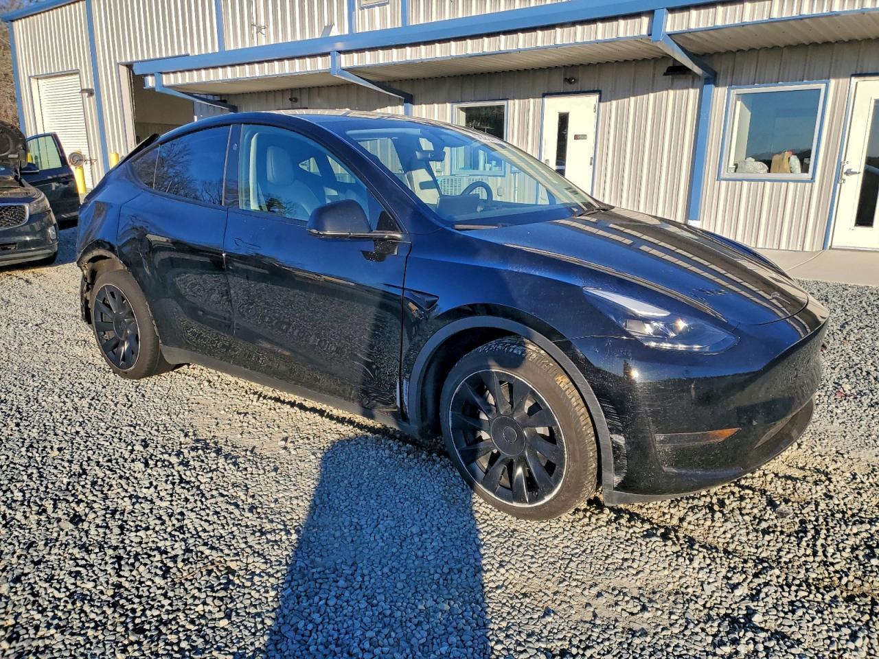 2024 TESLA MODEL Y