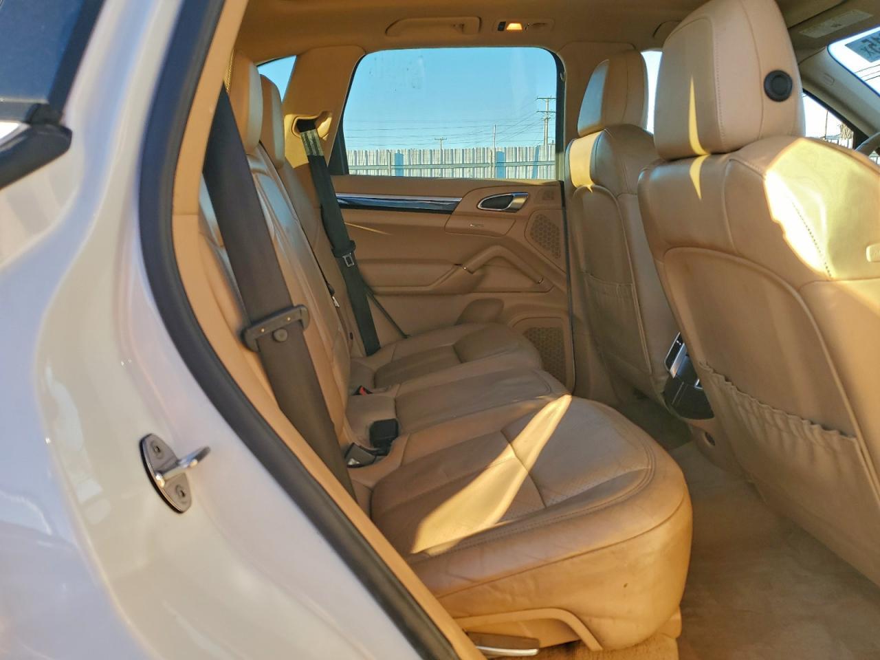 2017 PORSCHE CAYENNE