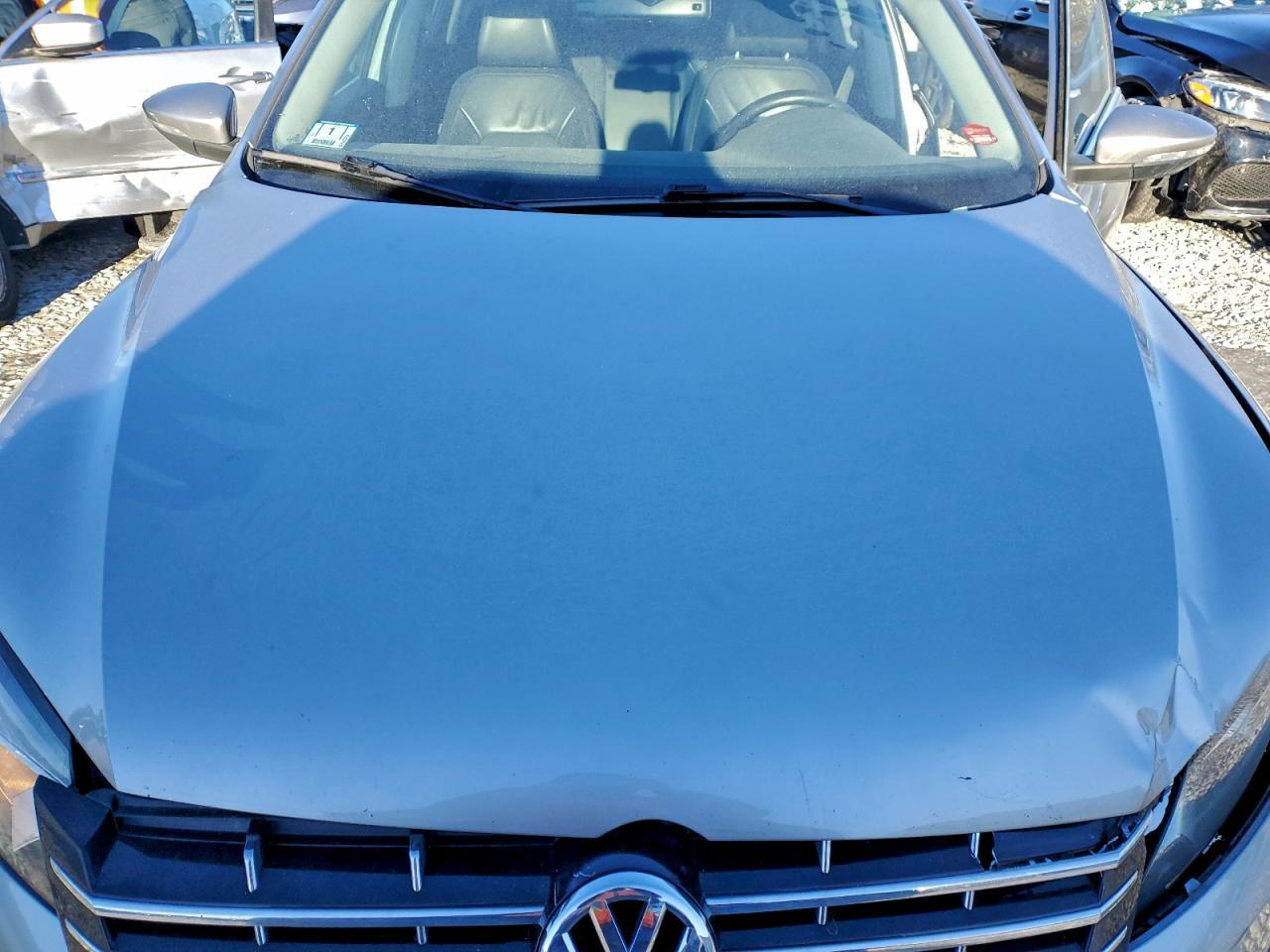 2012 VOLKSWAGEN Passat